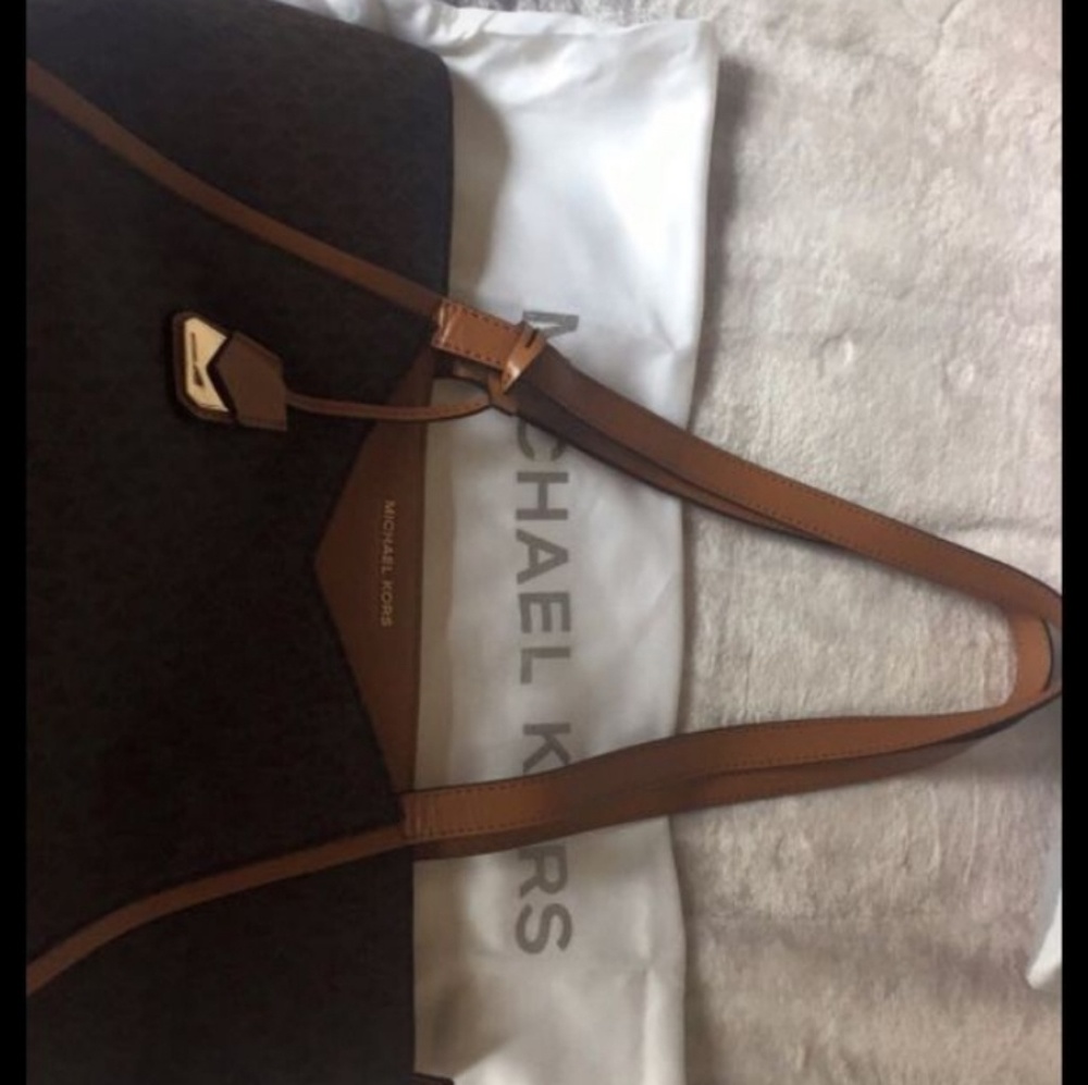 Mk Authentic - Picture 2 of 2